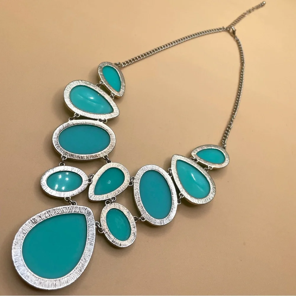 Beautiful Unsigned Blue Tear Drop Lucite Statement Silver Tone Necklace